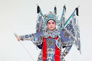 KK对战平台新图推荐！执子弈江湖×弹幕定乾坤，双倍策略爽翻端午